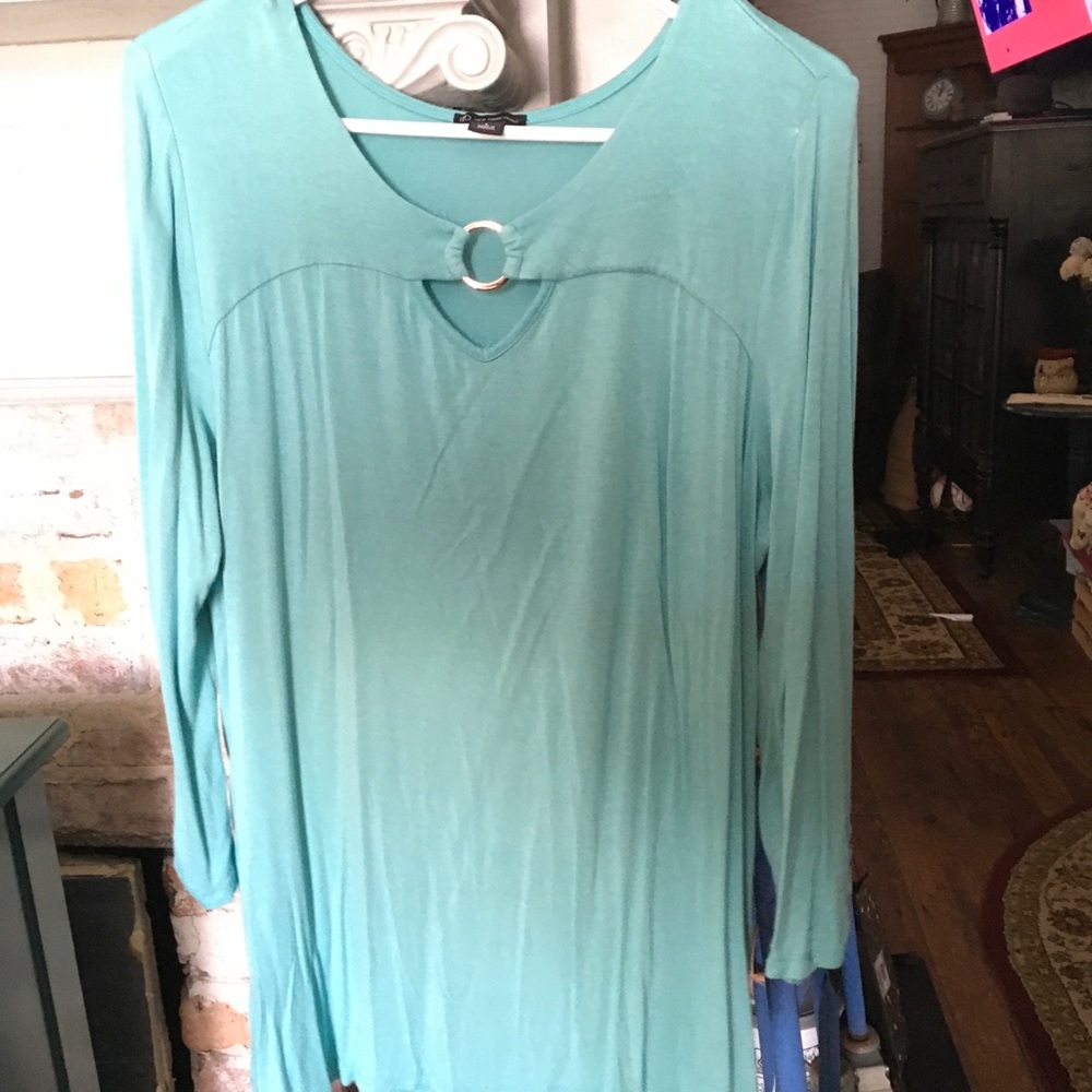 Tops - Picture 4 of 7